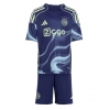 Ajax Bortedraktsett Barn 2025-26 Kortermet (+ Korte bukser)